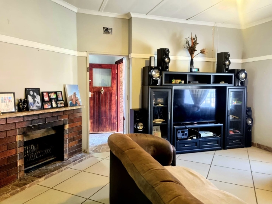 3 Bedroom Property for Sale in Heuwelsig Northern Cape